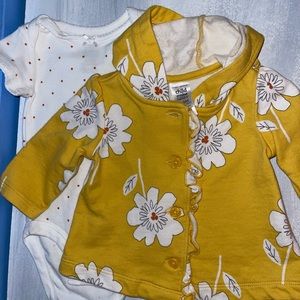 Baby essential 0-3 months body suit and jacket